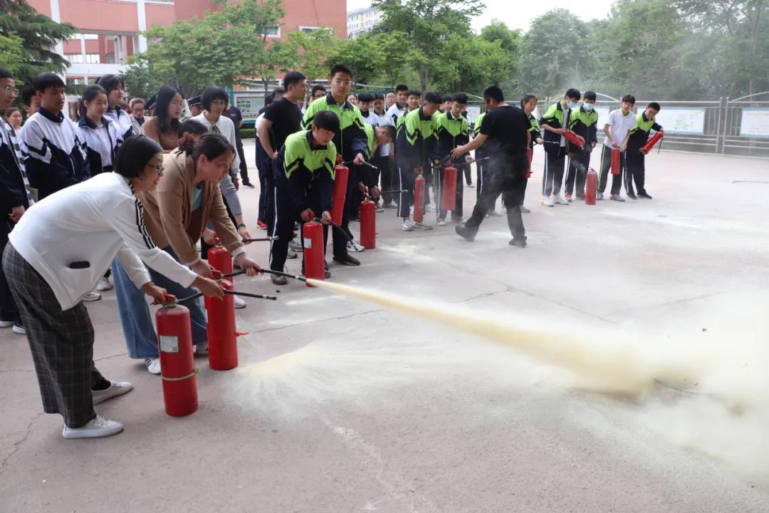 汶上县第二实验中学开展防震减灾应急疏散演练活动