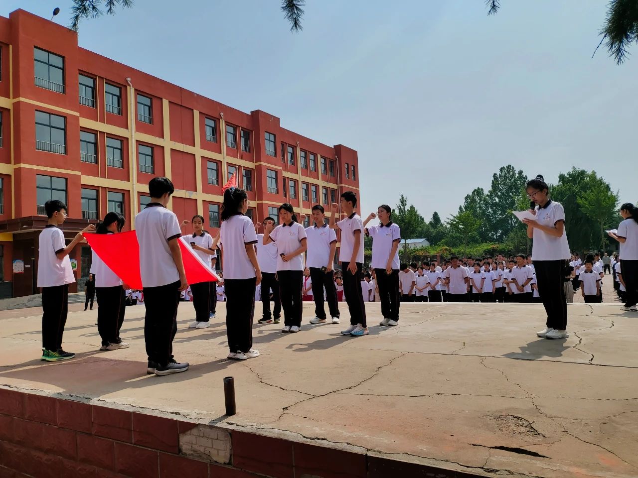 淄博市淄川区西河镇中心学校举行新团员入团宣誓仪式